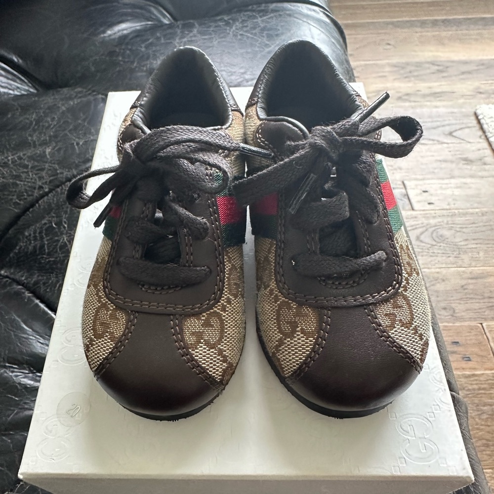 Gucci shoes and hat